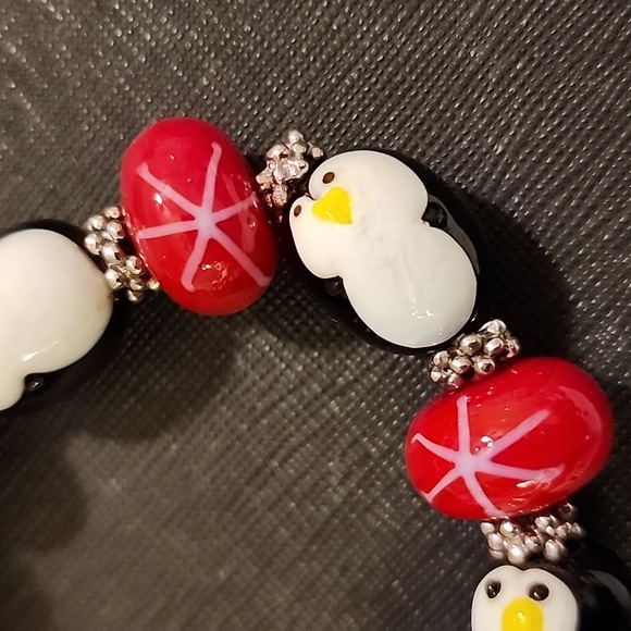 Large Lampwork Penguin Glass Stretch Bracelet - Picture 3 of 8